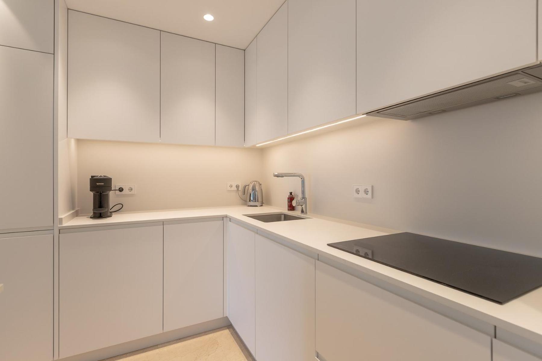 Lujoso Apartamento Con Piscina En Paseo Maritimo Marbella Exteriör bild